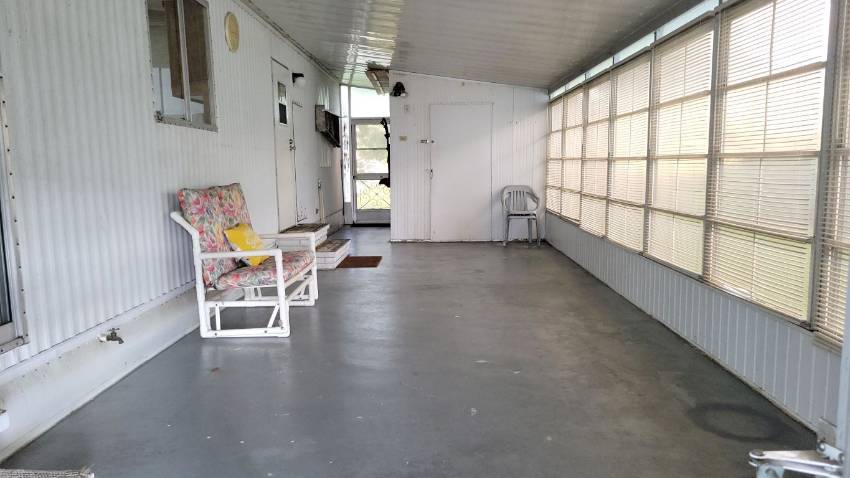 104 Baywood Drive a Dundee, FL Mobile or Manufactured Home for Sale